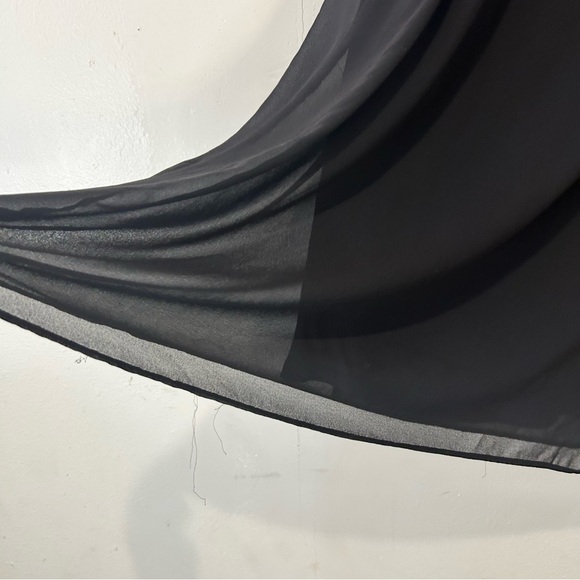 Black Cold Shoulder Shift Dress - Picture 4 of 7